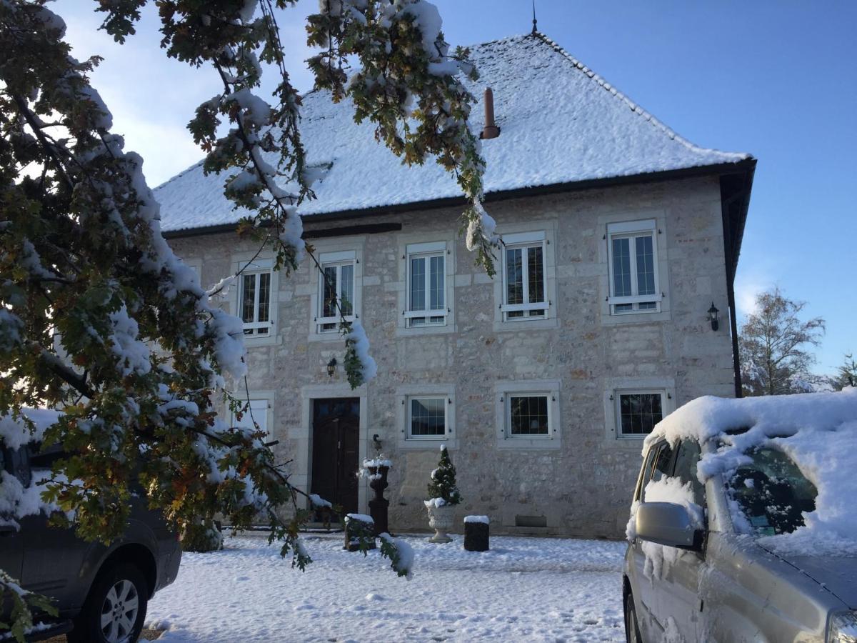 Domaine Du Manoir Bed & Breakfast Les Avenières Екстериор снимка