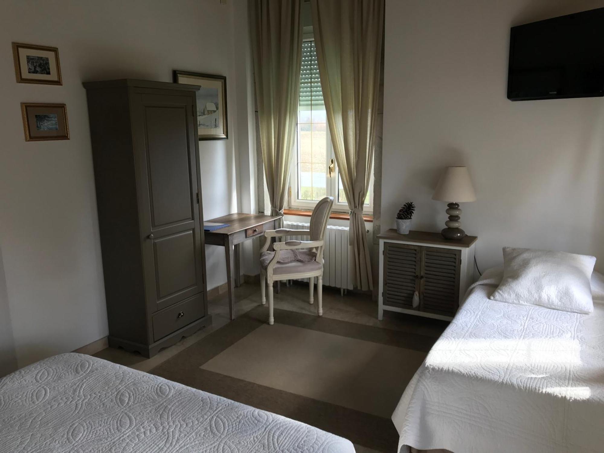 Domaine Du Manoir Bed & Breakfast Les Avenières Екстериор снимка